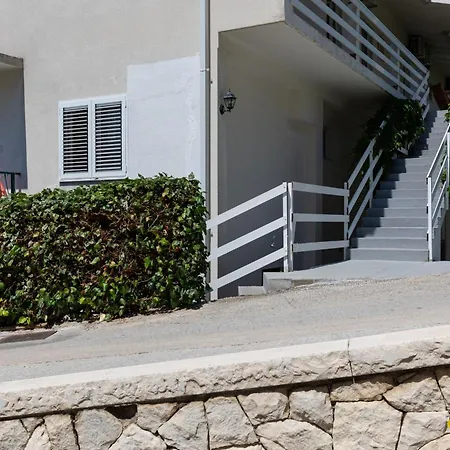 By The Sea Duce, - 13694 * אומיס